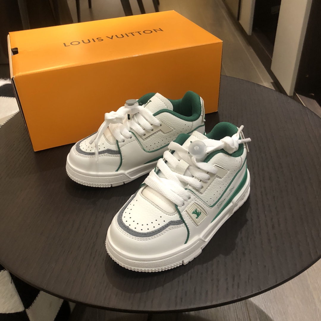 Children's shoes child